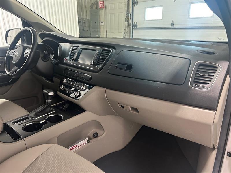2020 Kia Sedona - Image 22