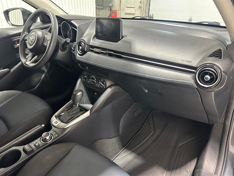 2020 Toyota Yaris - Image 11
