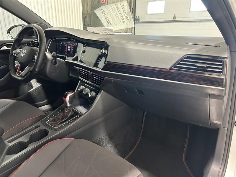 2024 Volkswagen Jetta - Image 20