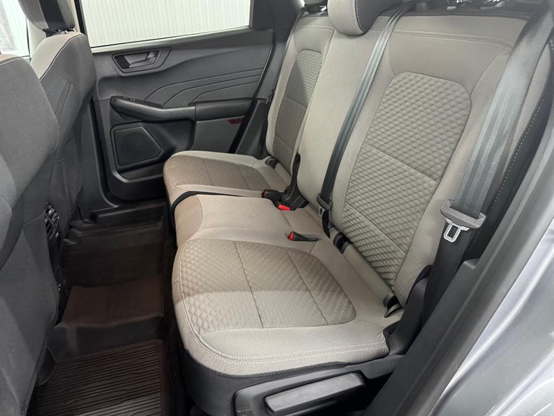 2022 Ford Escape - Image 16