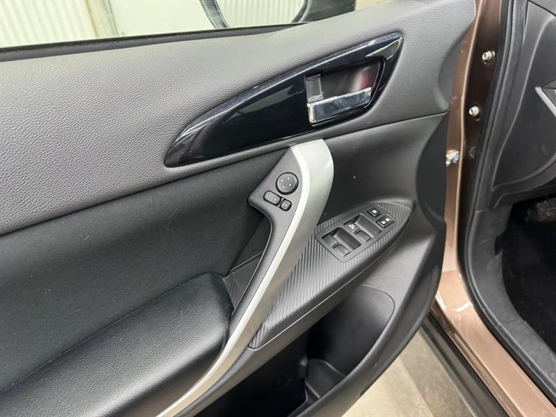 2022 Mitsubishi Eclipse - Image 13