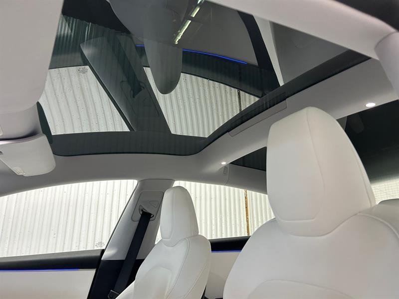 2024 Tesla Model 3 - Image 13