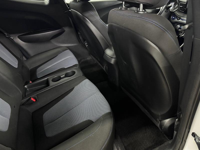 2020 Hyundai Veloster - Image 16