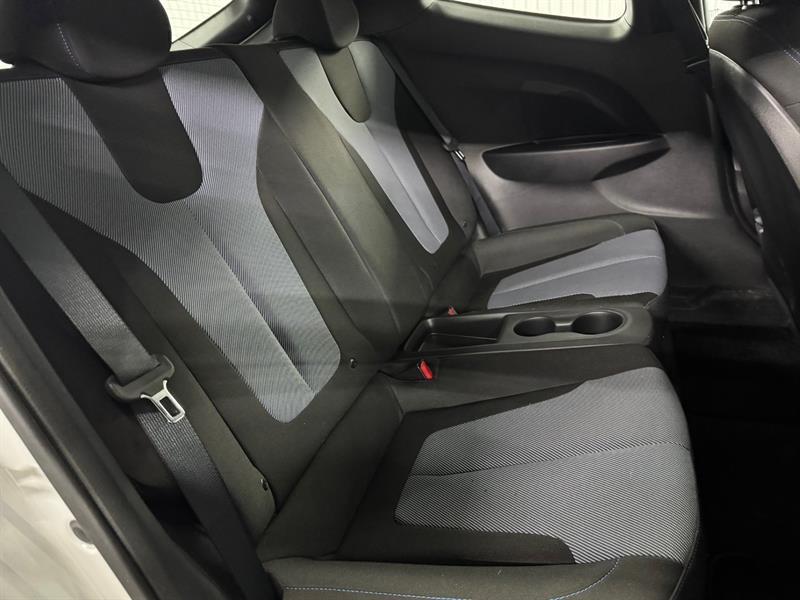 2020 Hyundai Veloster - Image 17