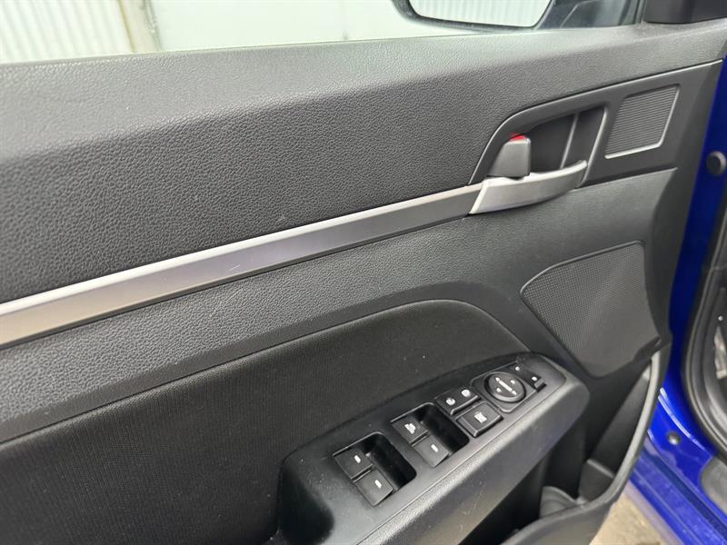 2020 Hyundai Elantra - Image 11