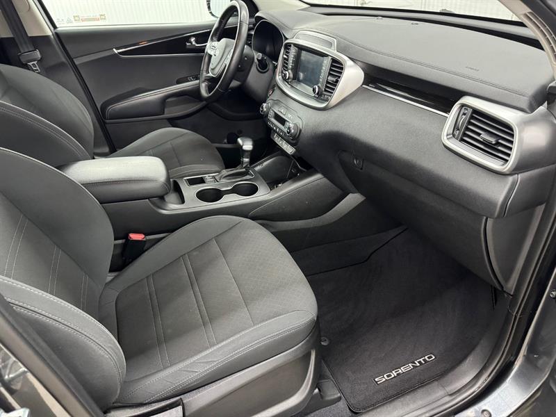 2020 Kia Sorento - Image 13