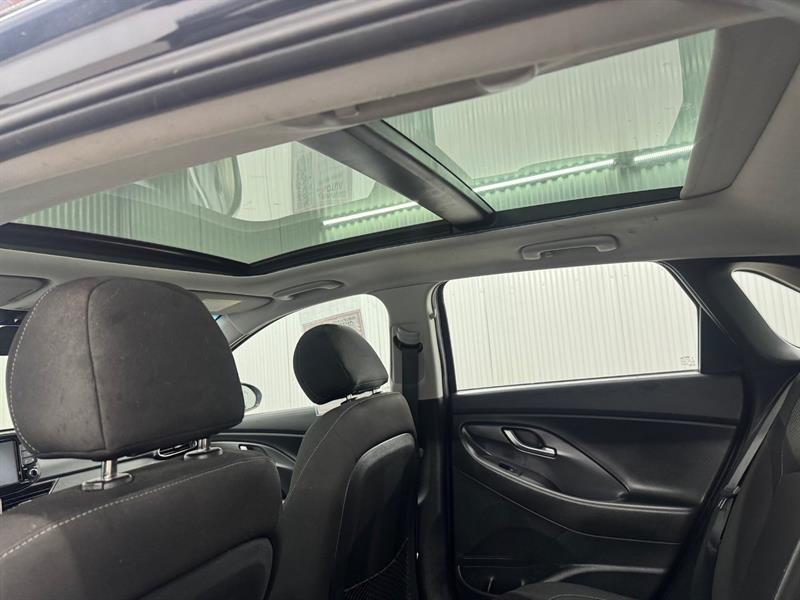 2018 Hyundai Elantra - Image 11