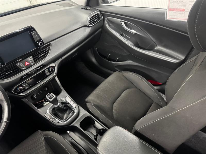 2018 Hyundai Elantra - Image 16