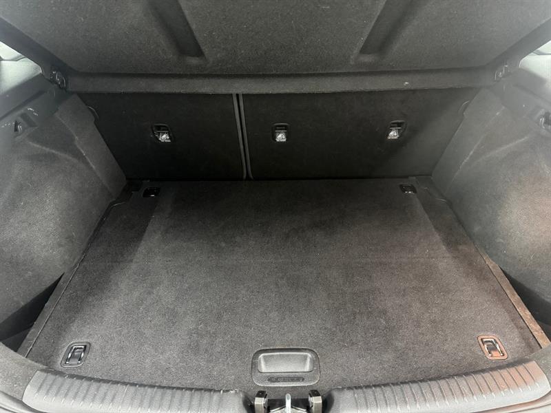 2018 Hyundai Elantra - Image 17