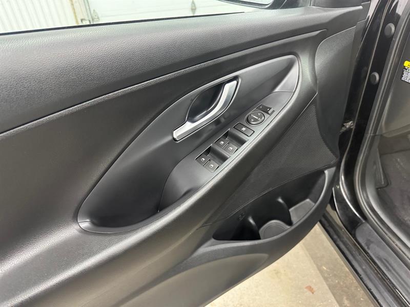 2018 Hyundai Elantra - Image 21