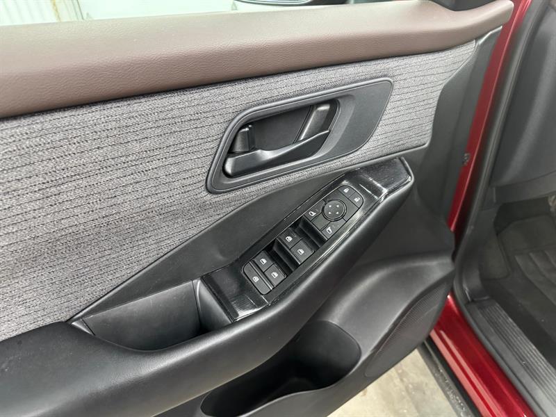 2023 Nissan Rogue - Image 8