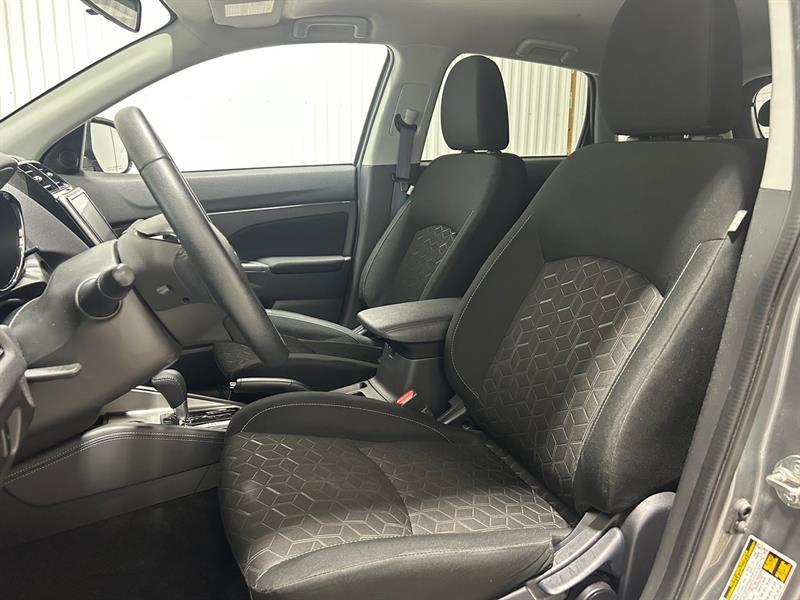 2023 Mitsubishi RVR - Image 12