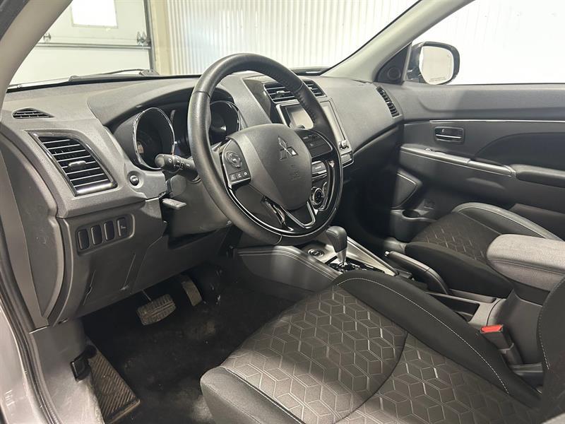 2023 Mitsubishi RVR - Image 13
