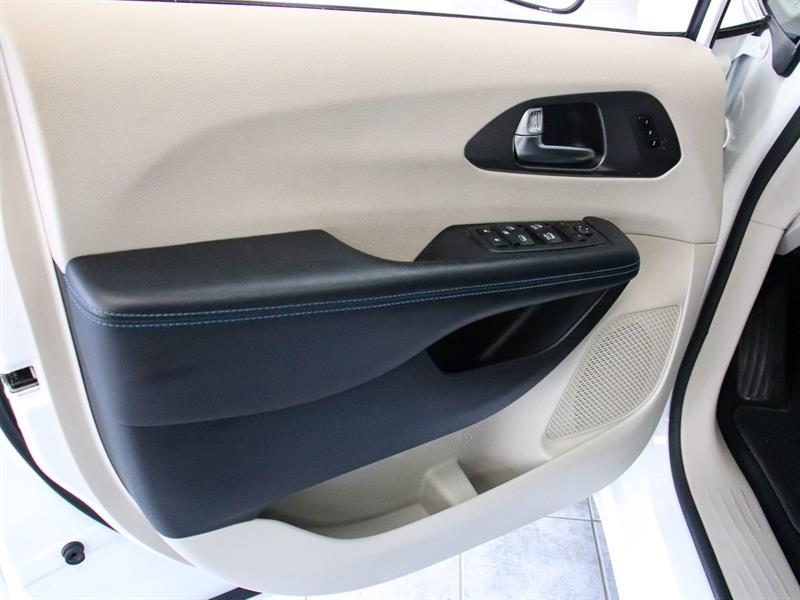 chrysler Pacifica 2021 - 11