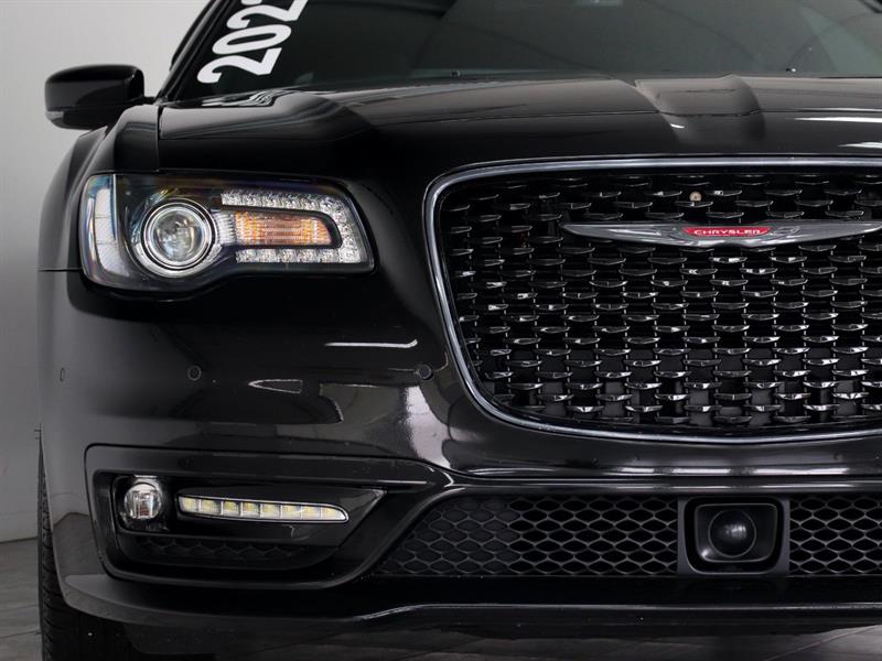 chrysler 300 2022 - 8