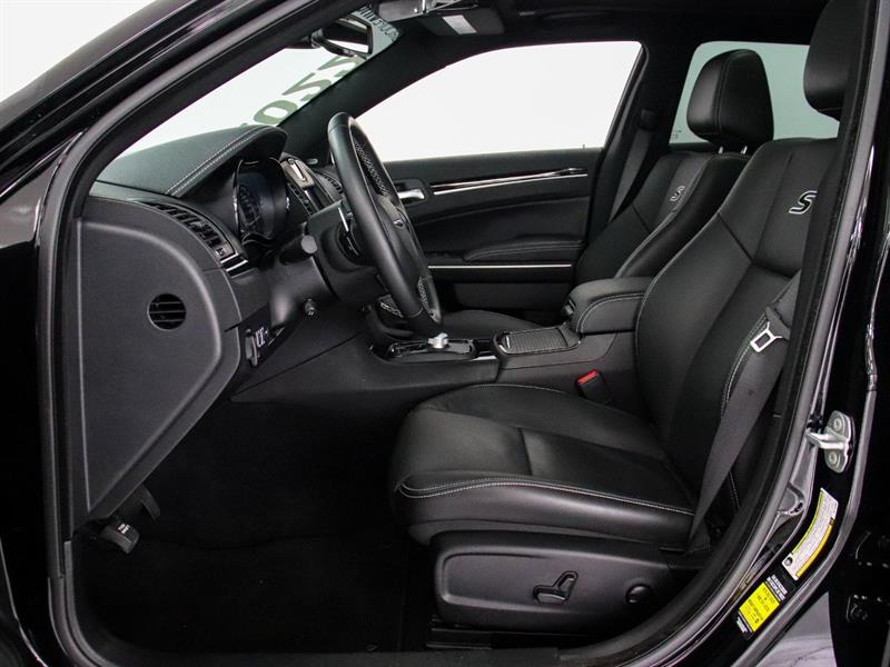 chrysler 300 2022 - 12