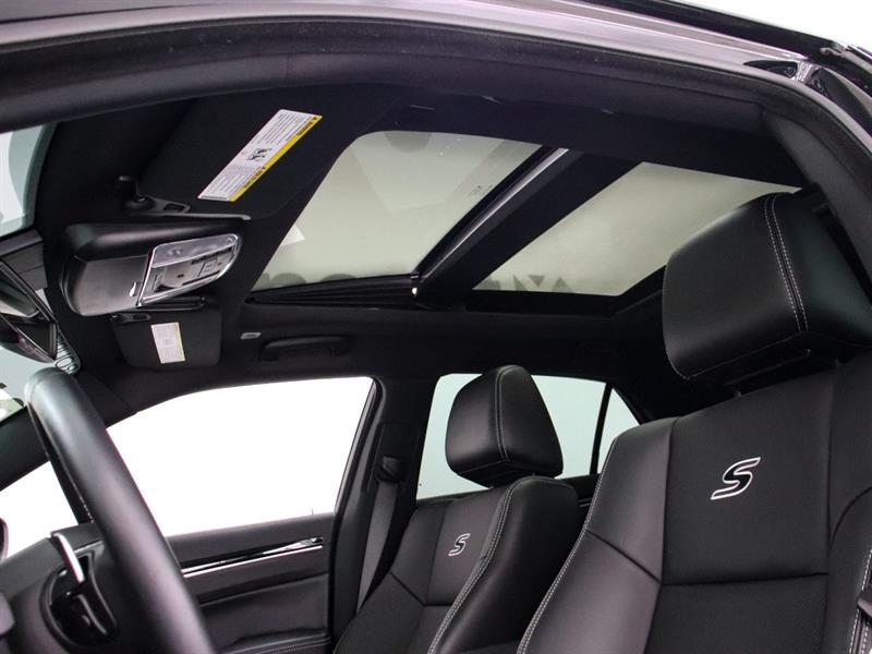 chrysler 300 2022 - 13
