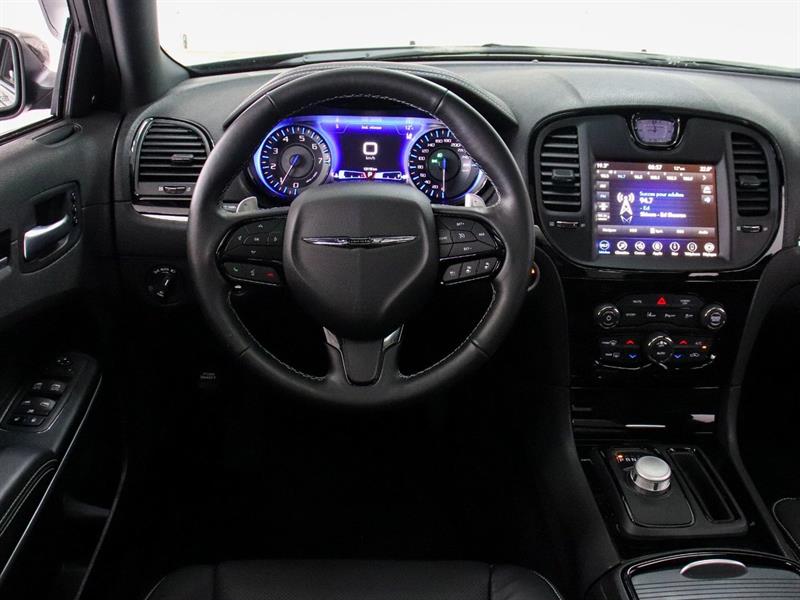 chrysler 300 2022 - 16