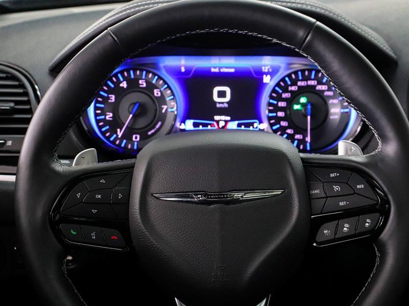 chrysler 300 2022 - 17