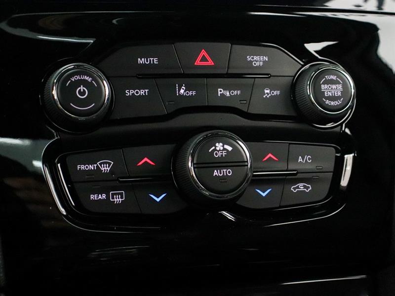 chrysler 300 2022 - 26