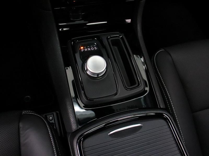 chrysler 300 2022 - 27
