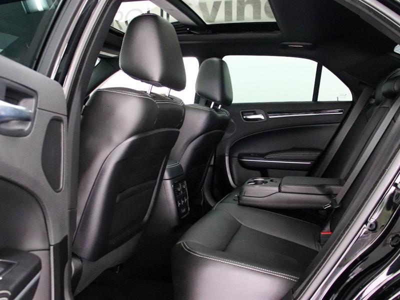 chrysler 300 2022 - 28