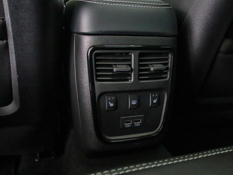 chrysler 300 2022 - 29