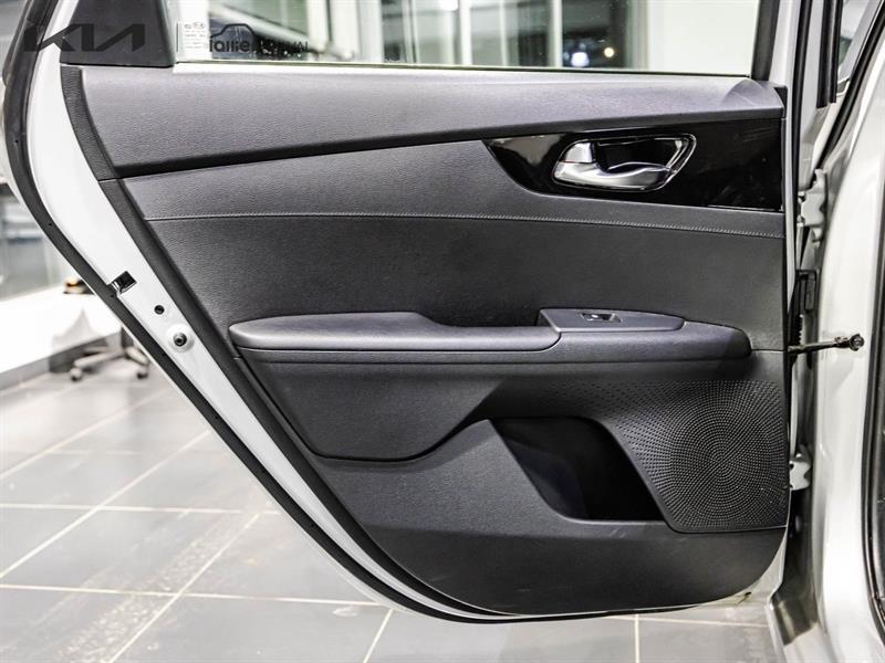 2020 Kia Forte - Image 12