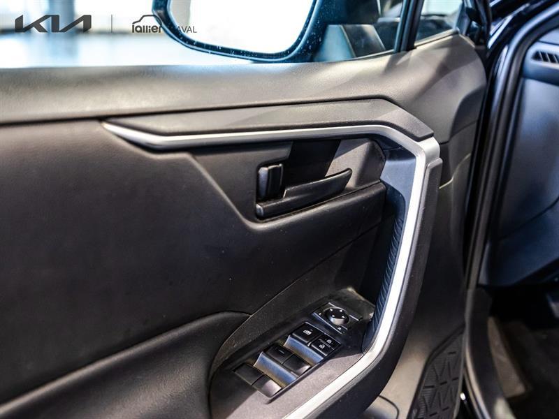 2020 Toyota RAV4 - Image 11