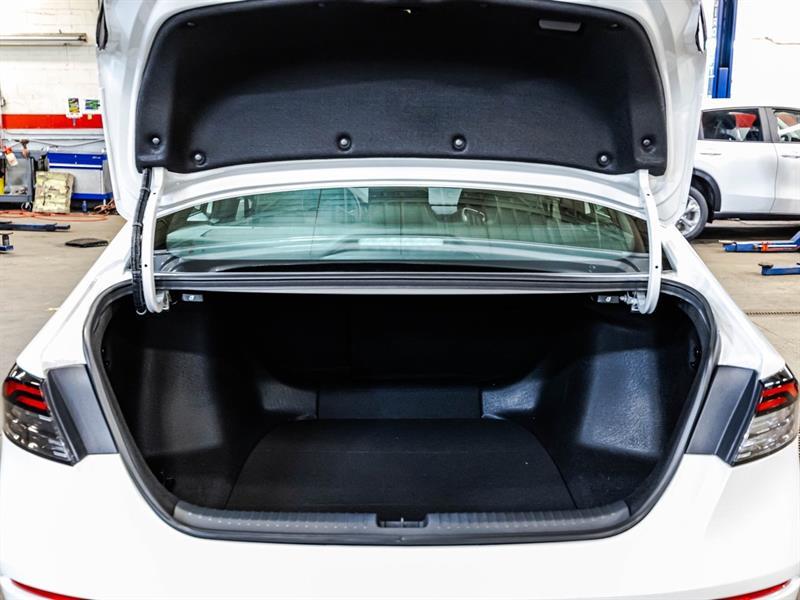 2024 Honda Accord - Image 15