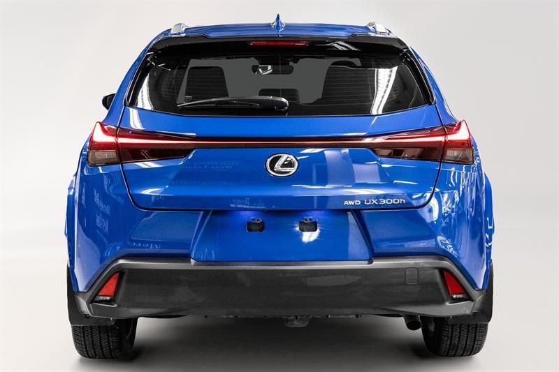 2025 Lexus UX - Image 8
