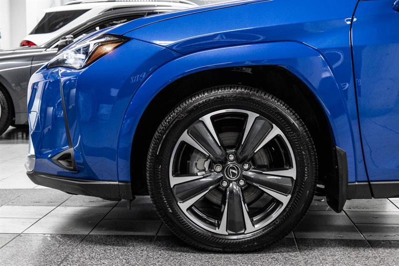 2025 Lexus UX - Image 12