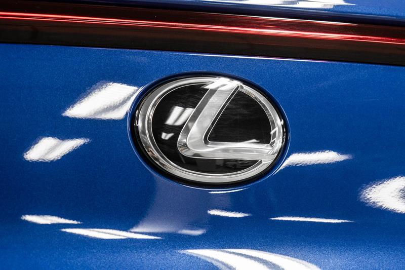 2025 Lexus UX - Image 13
