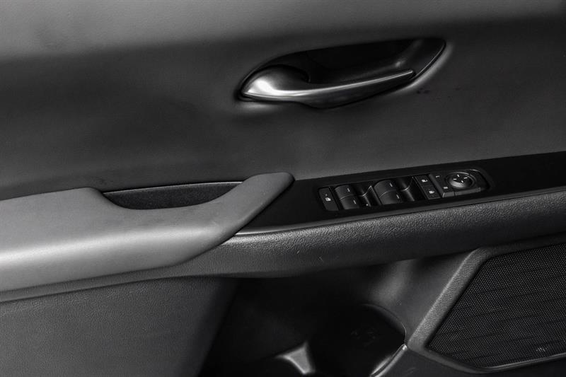 2025 Lexus UX - Image 16