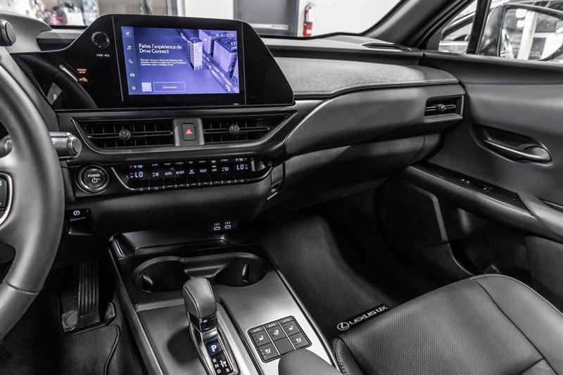 2025 Lexus UX - Image 26