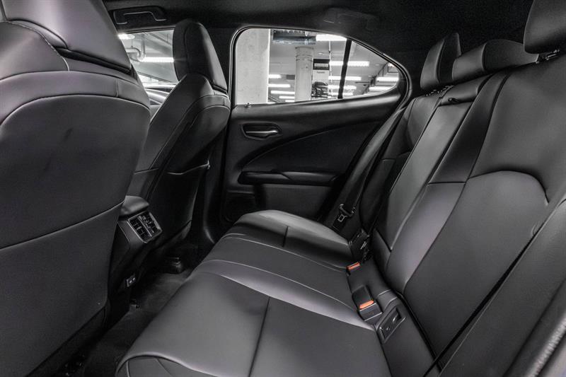 2025 Lexus UX - Image 34