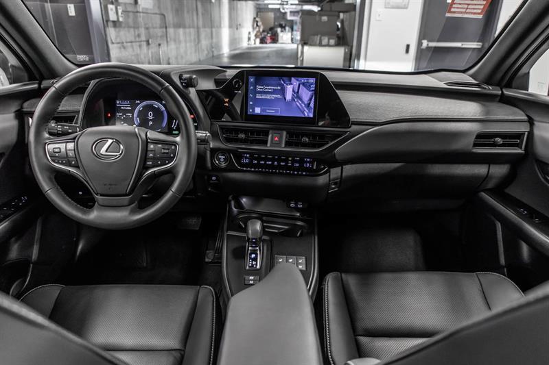 2025 Lexus UX - Image 35