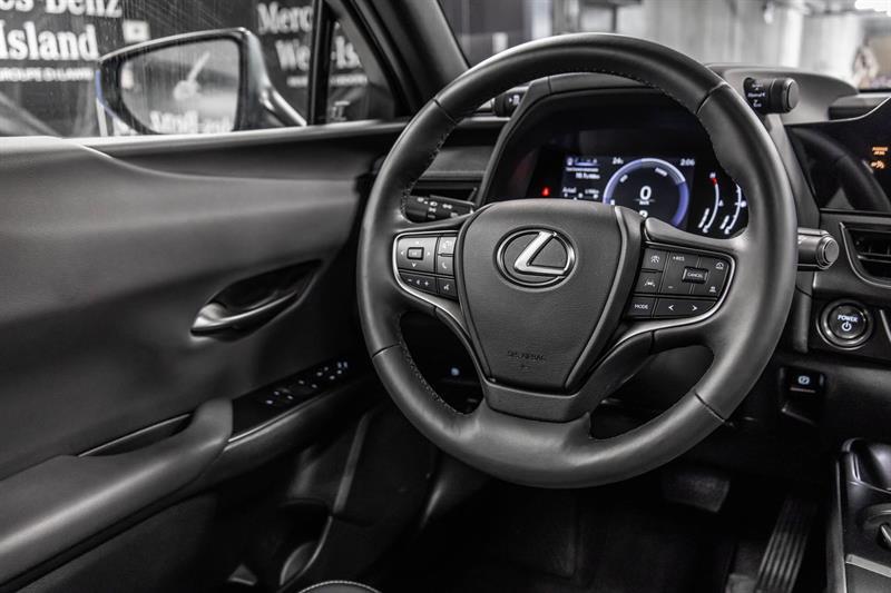 2025 Lexus UX - Image 36