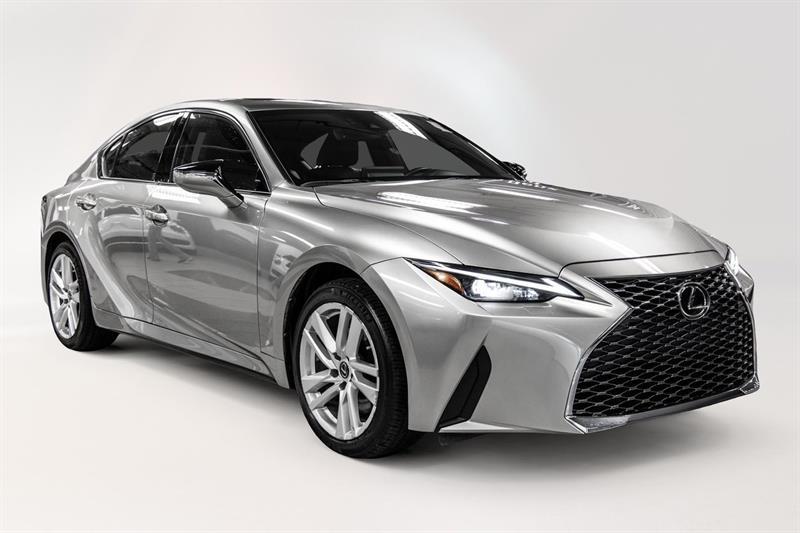 2022 Lexus IS - Image 4