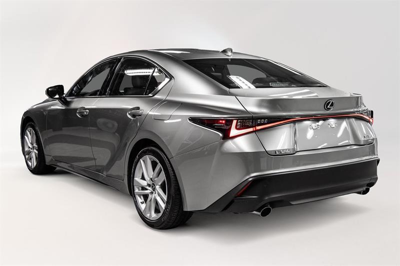 2022 Lexus IS - Image 11