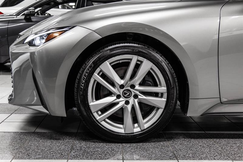 2022 Lexus IS - Image 12