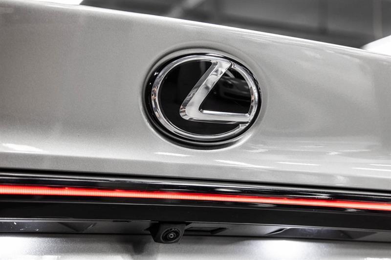 2022 Lexus IS - Image 14