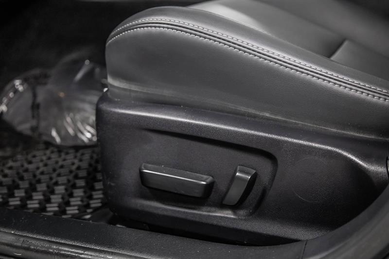 2022 Lexus IS - Image 17