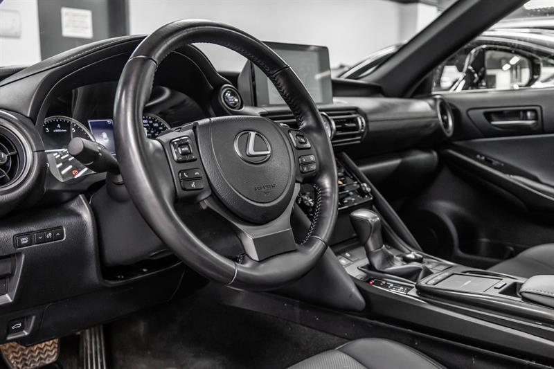 2022 Lexus IS - Image 19