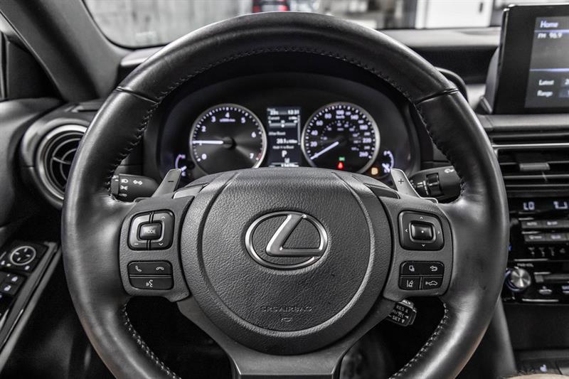 2022 Lexus IS - Image 20
