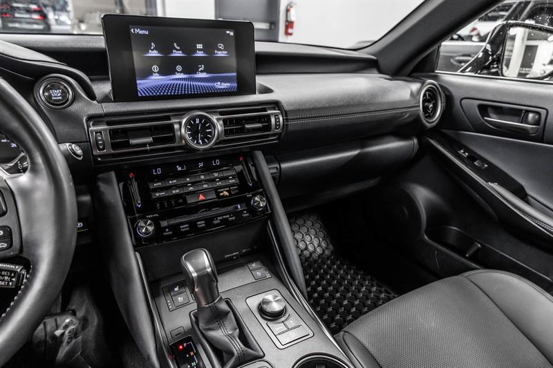2022 Lexus IS - Image 26