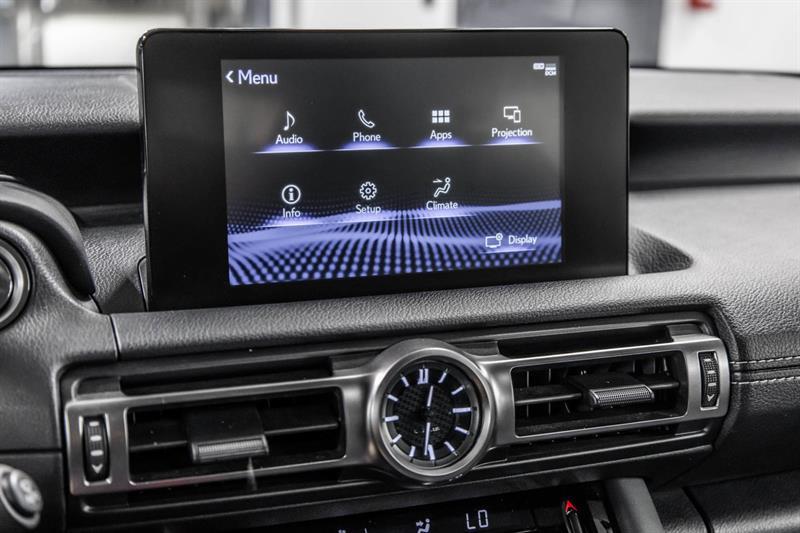 2022 Lexus IS - Image 27