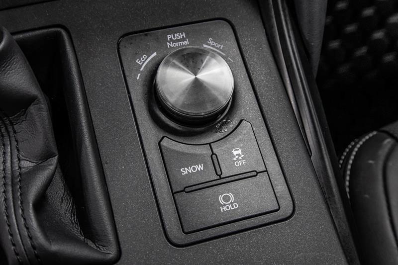 2022 Lexus IS - Image 31