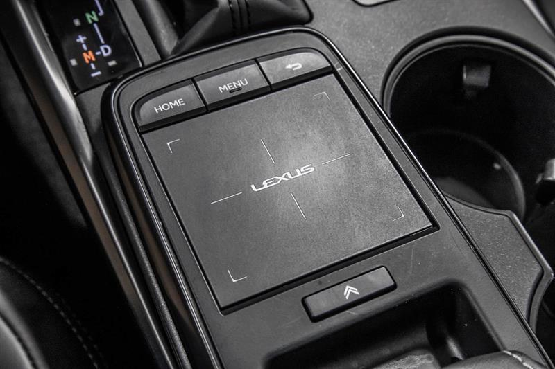 2022 Lexus IS - Image 32