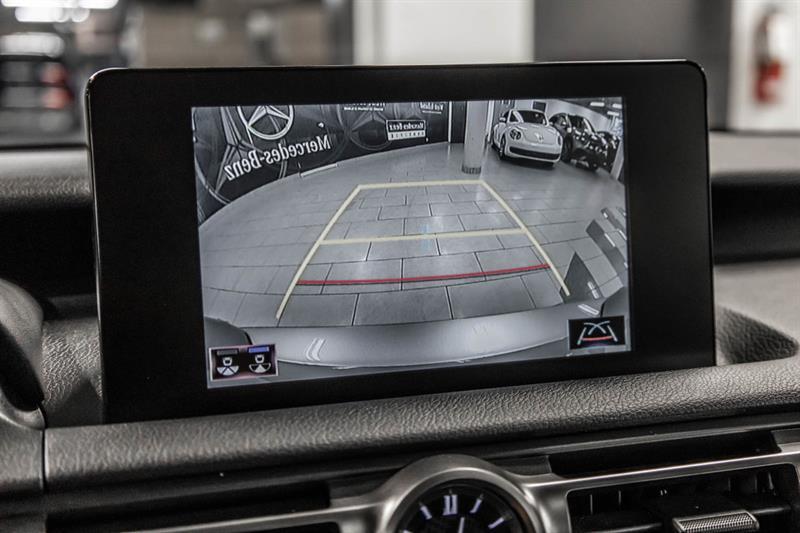 2022 Lexus IS - Image 33